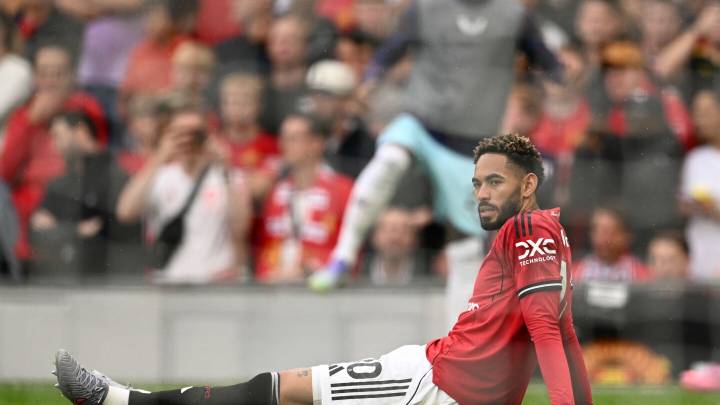 Matheus Cunha injury — Manchester United forward exits Burnley match with leg ailment