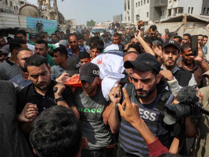 Gaza se despidió de los seis periodistas asesinados por un dron israelí