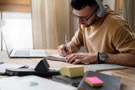 Desarrollo web, inteligencia artificial, ciberseguridad y más: cinco cursos con titulación para estudiar online o presencial