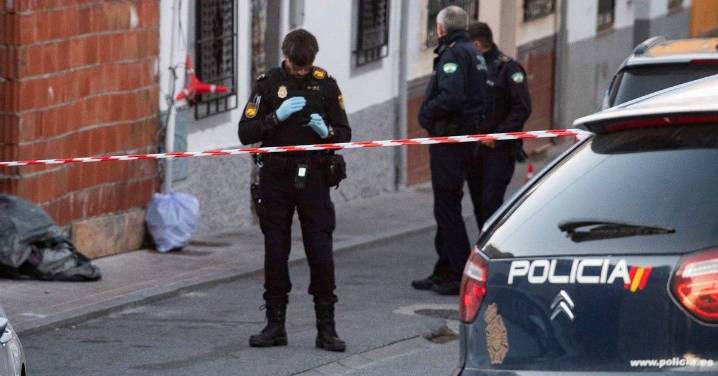 Hallada muerta una mujer de unos 50 años en su vivienda tras el aviso de los vecinos por mal olor