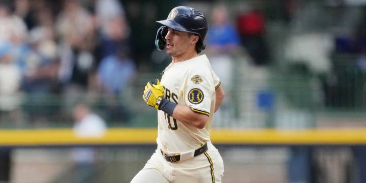 Sal Frelick's leadoff homer sets tone in Brewers' 11th straight win