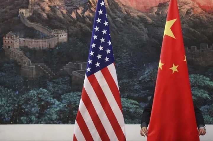 Trump advierte que China debe darle imanes a EU o enfrentará arancel del 200 %