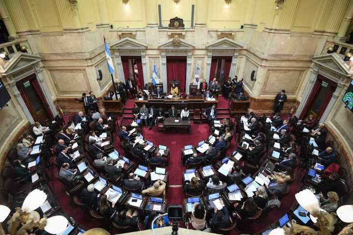 La oposición desactivó en el Senado los decretos que desregulaban organismos públicos