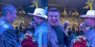 Video: Pipe Bueno fue cómplice de una romántica propuesta en pleno concierto en Antioquia; “Es la primera vez que me pasa”