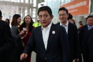 China's trade envoy meets US officials to discuss economic ties