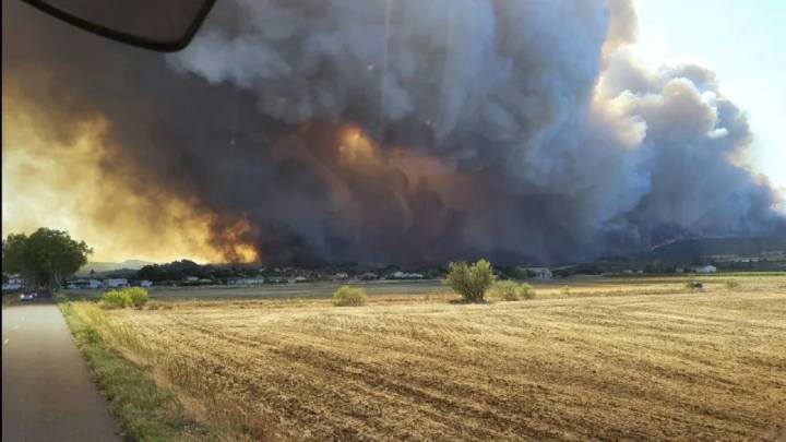 Incendio forestal al sur de Francia arrasa con el equivalente a la superficie de París; hay un muerto y nueve heridos