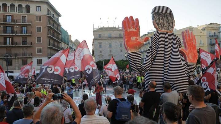 La décima manifestación contra Mazón por la dana