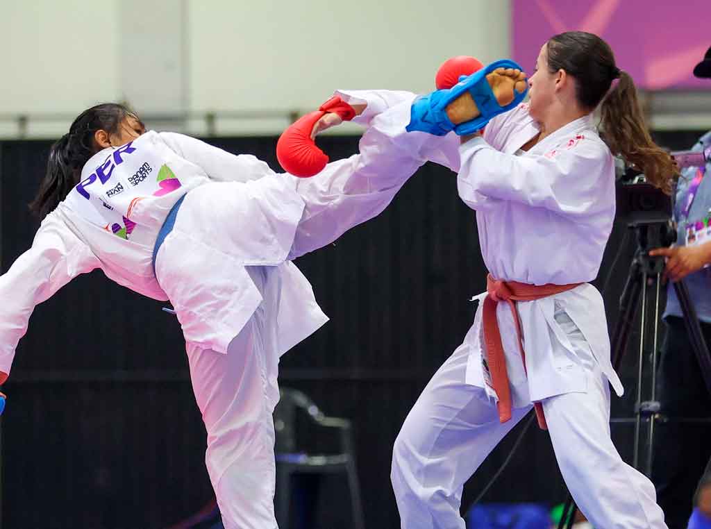 Karateca María Ouyahia gana oro para Canadá en Asunción 2025