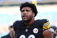 Selección de primera ronda de Steelers Derrick Harmon sale en camilla por lesión de rodilla