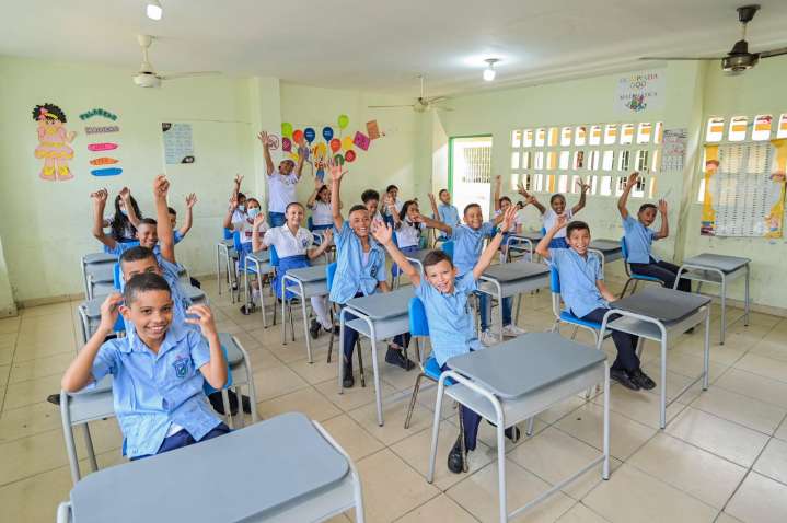 Gobierno de Continuidad adjudica dotación escolar para fortalecer la educación de 160 mil estudiantes en el Magdalena