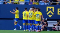 El Cádiz tumba a un Mirandés con diez jugadores