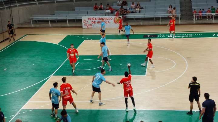 Bada Huesca se impone en el maratoniano triangular ante Zaragoza y Soria