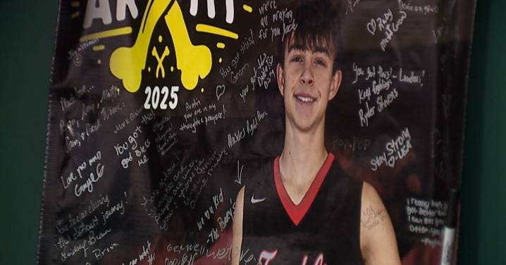 Clearwater rallies with pickleball fundraiser for teen battling rare bone cancer
