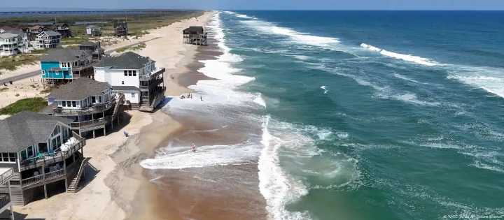 Huracán Erin impacta el Caribe y amenaza costa de EE.UU.