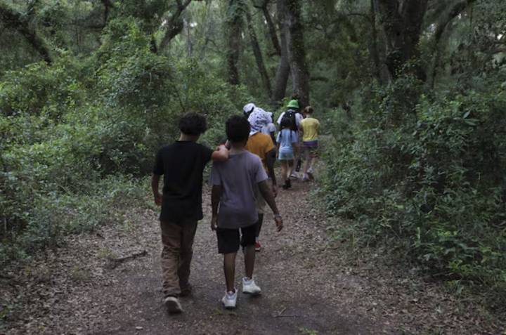 Niños de la Bahía de Tampa encuentran sanación en este campamento de verano para sobrevivientes