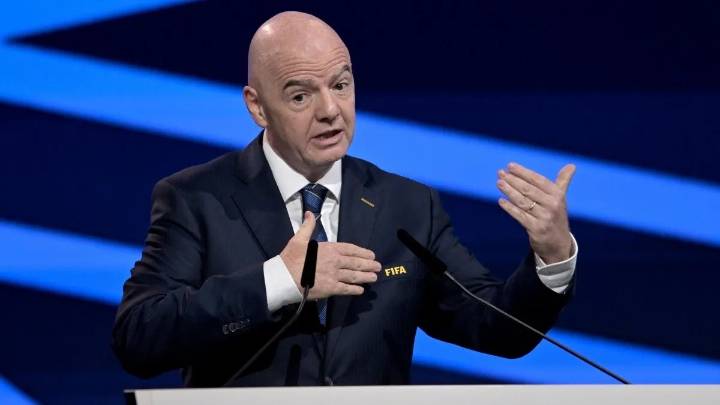 Presidente de la FIFA pide sanciones tras la cancelación del partido de Universidad de Chile