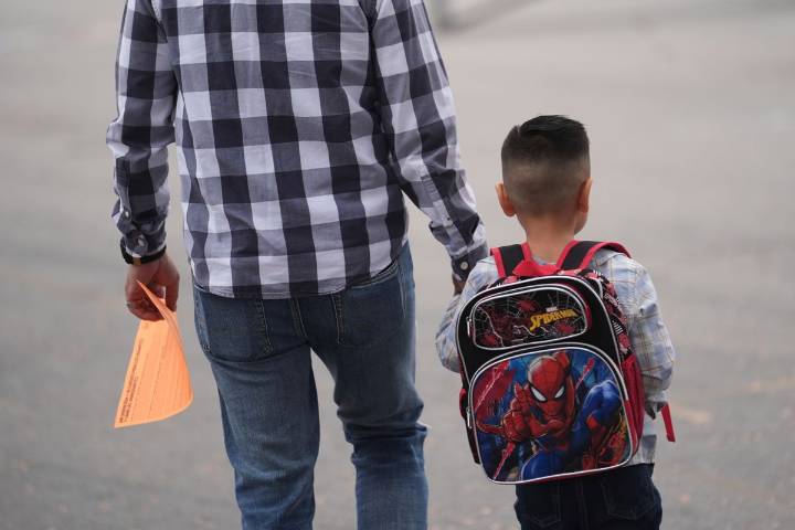 Con miedo por redadas migratorias inicia ciclo escolar en Los Ángeles