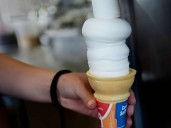 Acusan a jefe electoral de Surry por pastillas en helado de sus nietas