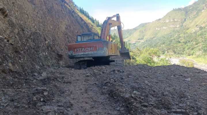 Adelantan obras de explanación para reestablecer vía Páez, Cauca