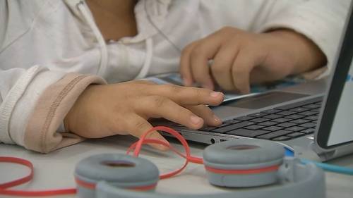 Tips: Experts urge parents to prioritize online safety as students head back to school