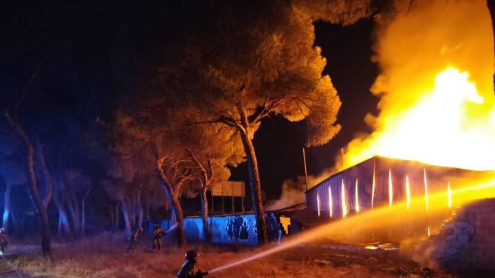 Aparatos incendio en una nave con palés en Valladolid
