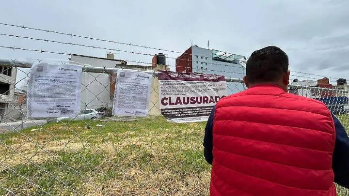 Clausuran obras en áreas verdes de Bosques del Pilar por falta de permisos