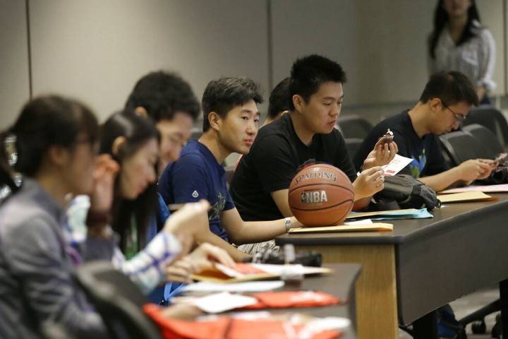 Trump recibe críticas de sus aliados por prometer que 600 mil chinos estudiarían en EE.UU.