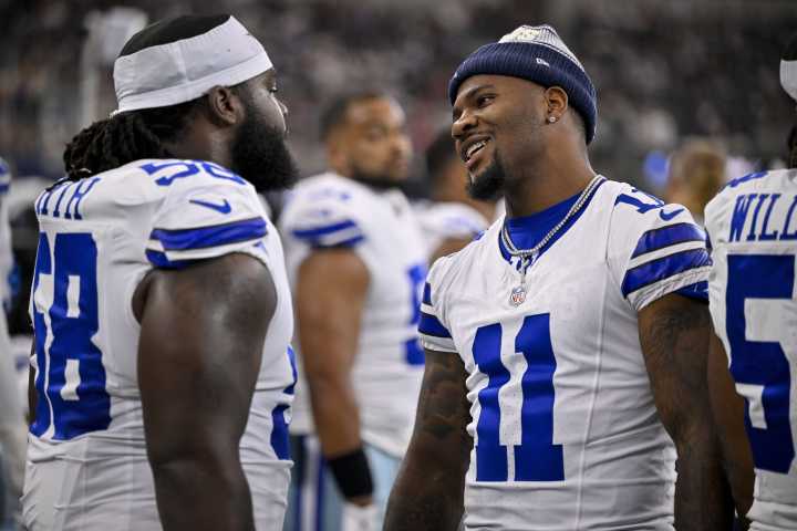 Star Linebacker Wipes Social Media in Contract Dispute