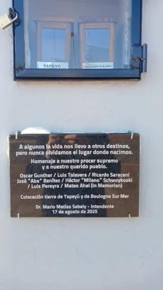 Emotivo acto en Alem: Cofres con tierra de Yapeyú y Boulogne-sur-Mer evocan el legado del Libertador