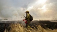 Evacúan a 65 menores y 10 adultos de un campamento en Zamora por el incendio de Porto