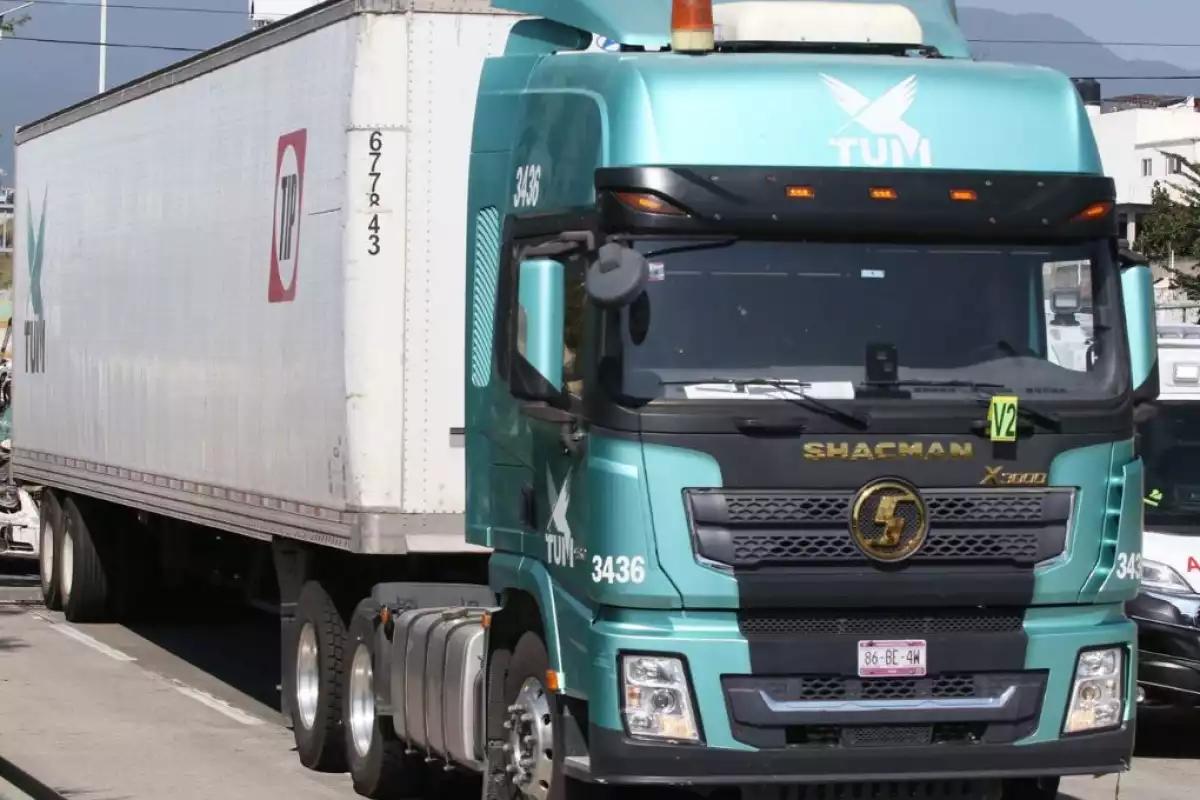 Guardia Nacional reporta caída del 55% en robos a transportistas en autopistas México