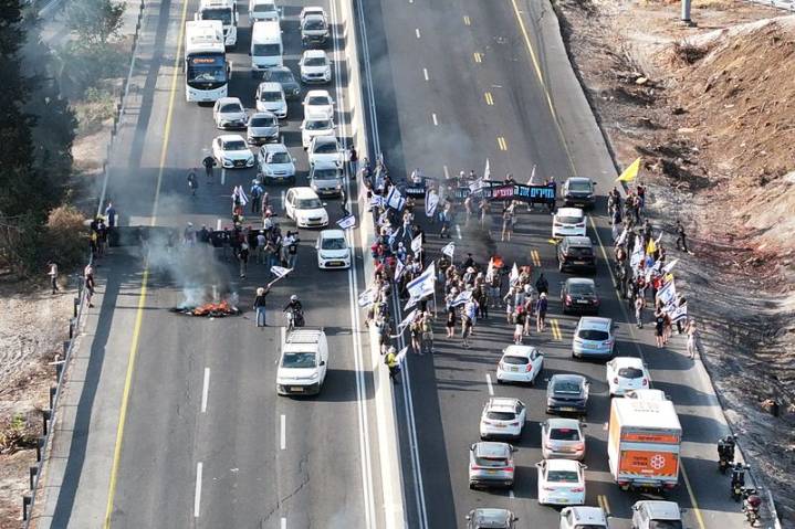 Israelis stage nationwide protests to demand end to Gaza war and release of hostages