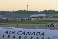 Air Canada cancela cientos de vuelos ante posible huelga de aeromozos