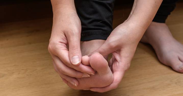 Diabetes symptoms include unusual sign in the feet
