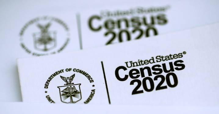Trump again seeks to omit undocumented immigrants from the census, contrary to the Constitution