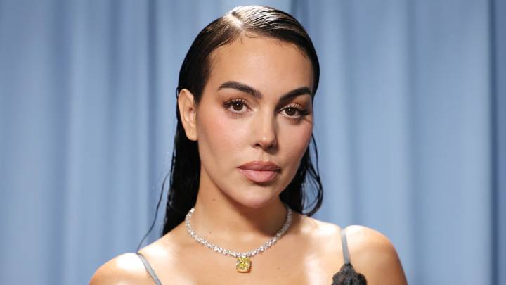 Georgina Rodríguez luce bikini blanco con short y demuestra su elegancia natural