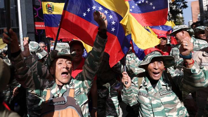 Maduro activa a los milicianos para defender a Venezuela de EE. UU.: un brazo político armado que “responde a lineamientos políticos”
