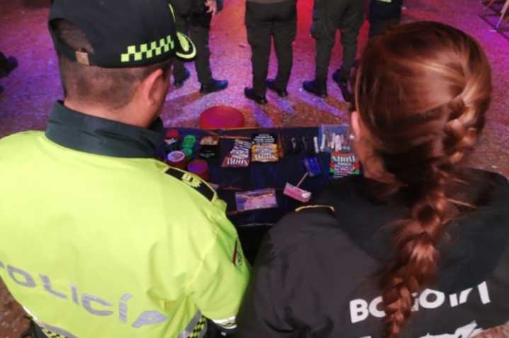Cierran dos bares en barrio Restrepo donde hallaron armas y menores de edad