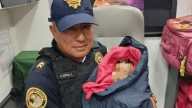 Abandonan a bebé de 4 meses en el frío sobre Periférico; SSC lo rescata