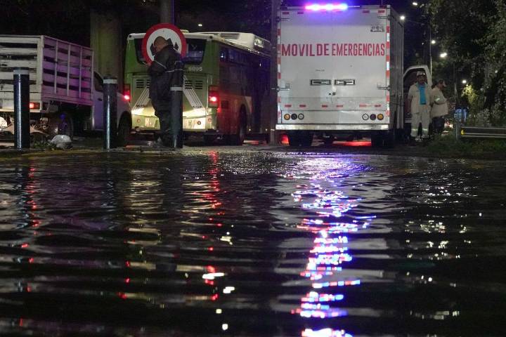 Activan alerta púrpura por lluvia en Álvaro Obregón y naranja en 4 alcaldías