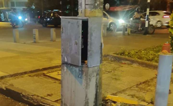 Vandalismo deja fuera de servicio varios semáforos en Tuluá