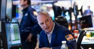 Cierra Wall Street con un récord en el Dow Jones, entre optimismo por una bajada de tipos