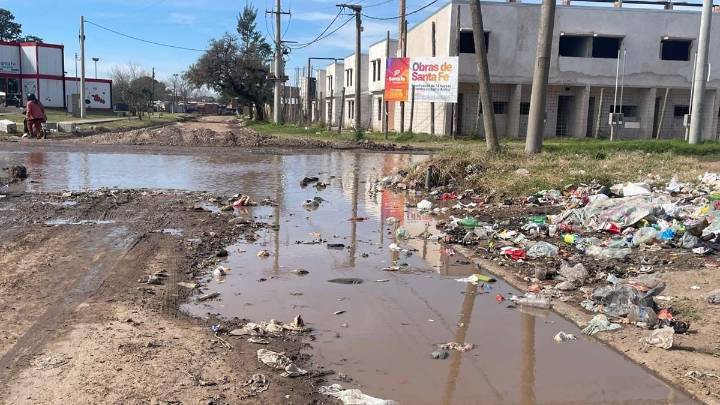 La rotura de un caño inundó calle Cafferata en el norte de la ciudad de Santa Fe