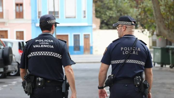 Detenido un hombre acusado de violar a una mujer en los baños de un supermercado de Valencia