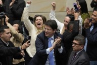 Colombian presidential candidate Miguel Uribe dies after campaign shooting