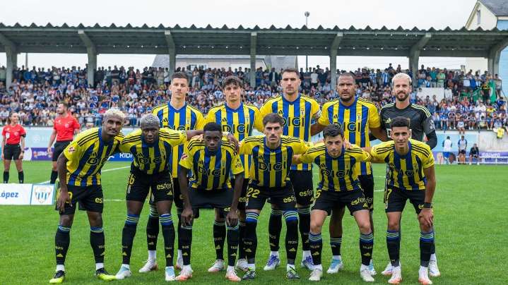 Los errores propios condenan al Real Oviedo en el Emma Cuervo
