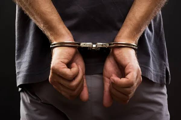 Arrestan a tres infractores