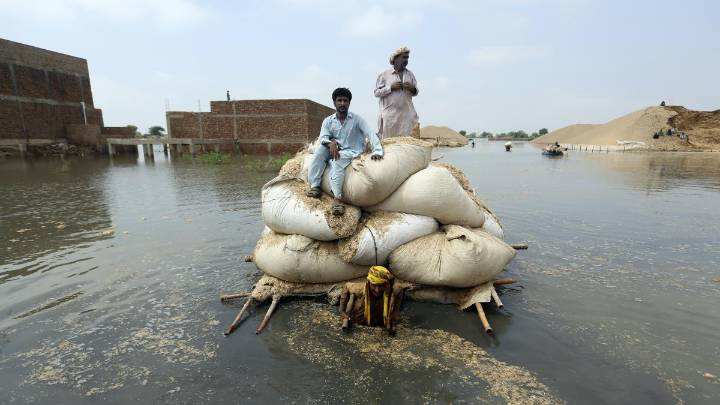 Fuertes lluvias e inundaciones dejan casi 200 muertos en Pakistán
