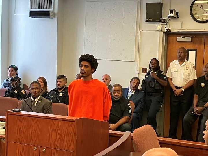 $3 million bond set for suspect accused of killing family members, shooting 2 East Cleveland officers