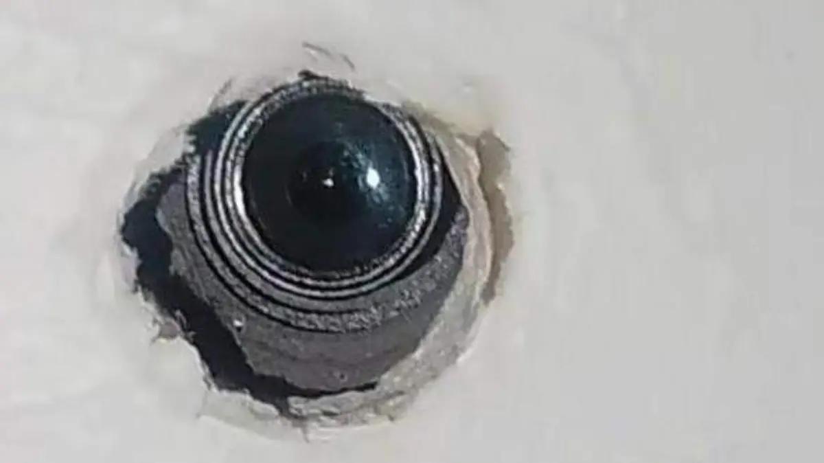 Descubren cámara de video oculta en baño de un jardín de eventos en Mexicali